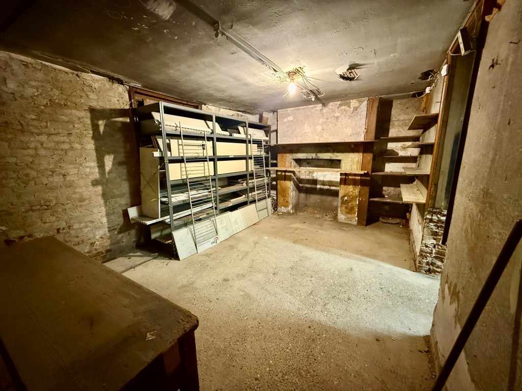 Lot: 30 - MIXED-USE DOUBLE-FRONTED BUILDING - 10 Grange Road - basement